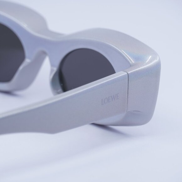Loewe LW40033I 24C Sunglasses Pearlescent Rectangle Frame, Silver Mirror Lenses - Picture 6 of 12